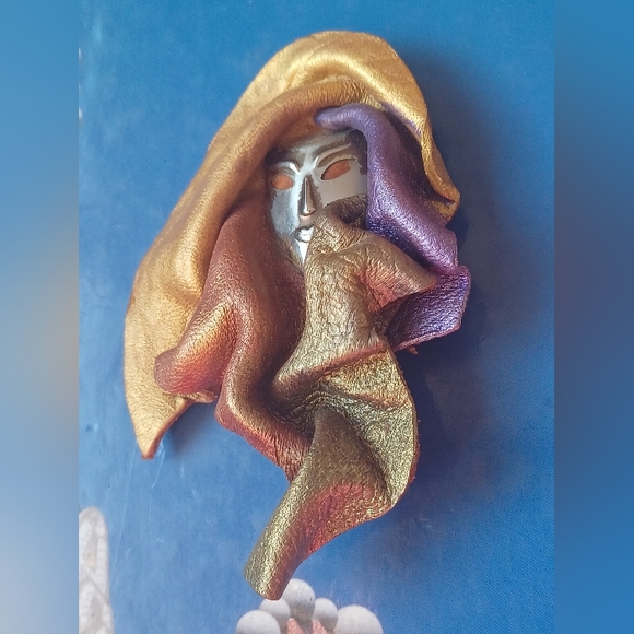 Vintage Handmade Venetian Carnival Brooch 🎭 - Picture 5 of 7